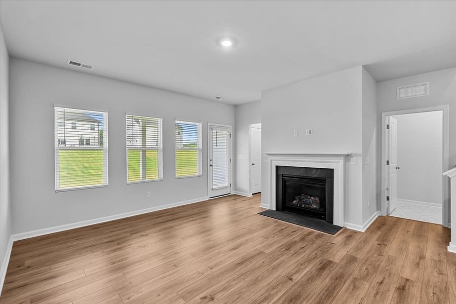 Spacious, unfurnished interior of a new home in Fieldstone, Lexington (Image 16).