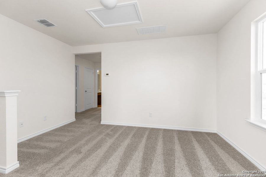 Spacious, unfurnished interior of a new home in Knox Ridge, Converse (Image 8).