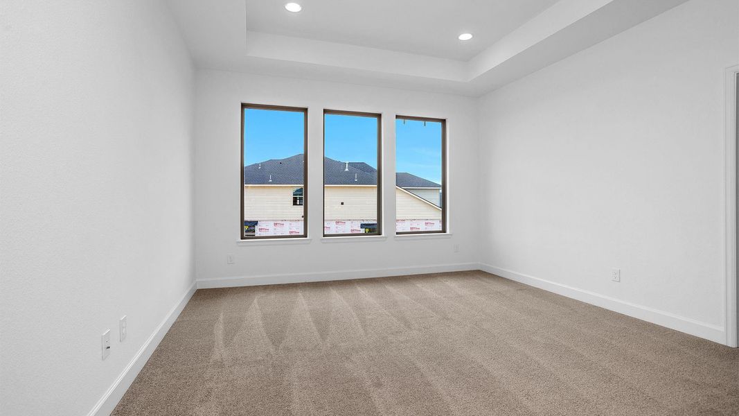 Spacious, unfurnished interior of a new home in Cross Creek West, Fulshear (Image 7).