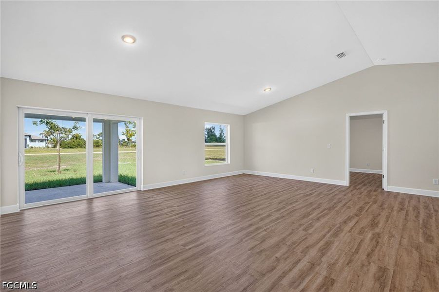 Spacious, unfurnished interior of a new home in Cape Coral, Cape Coral (Image 16).