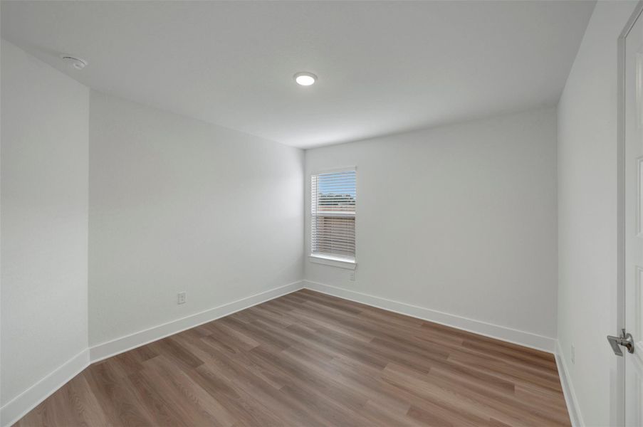 Spacious, unfurnished interior of a new home in Hallimore Ranch, Rosenberg (Image 22).