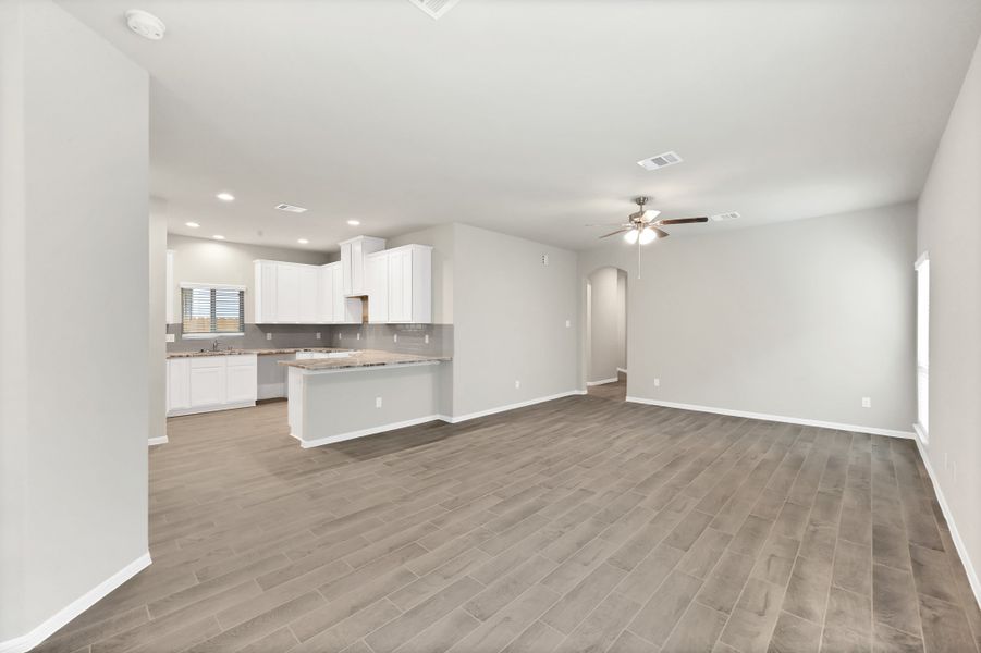 Representative unfurnished interior of a home built from the Floor Plan 1427 by Colina Homes in River Ranch, Dayton (Image 31).
