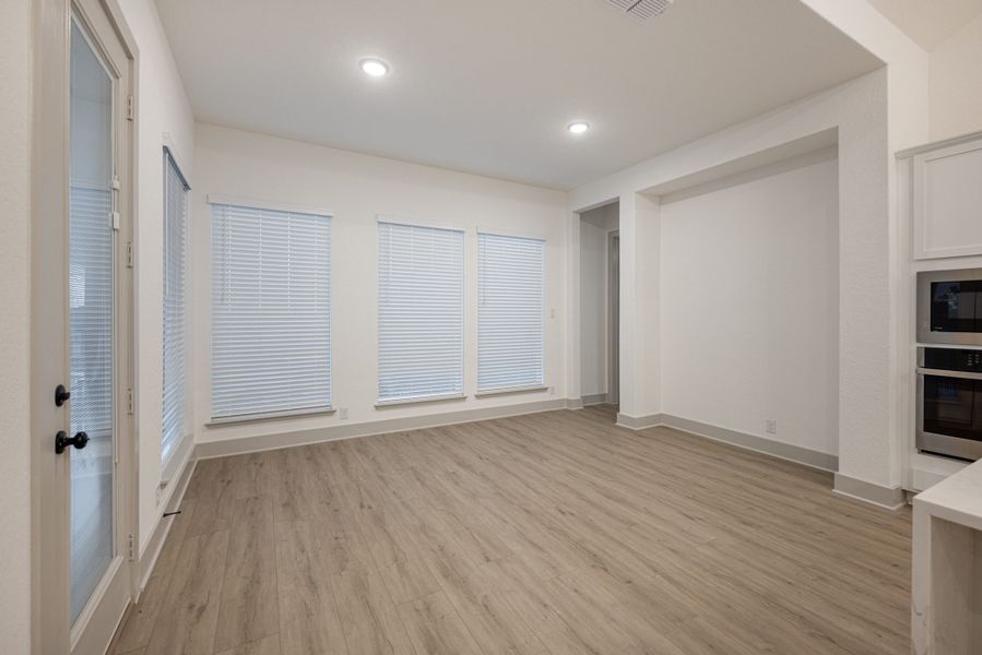 Spacious, unfurnished interior of a new home in Mesa Western, Cibolo (Image 25).