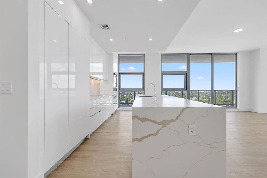 220 Lake Shore Drive - 12.jpg-FULL