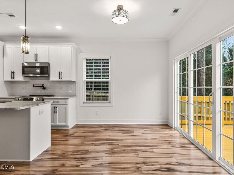 014-1280x960-dining-room