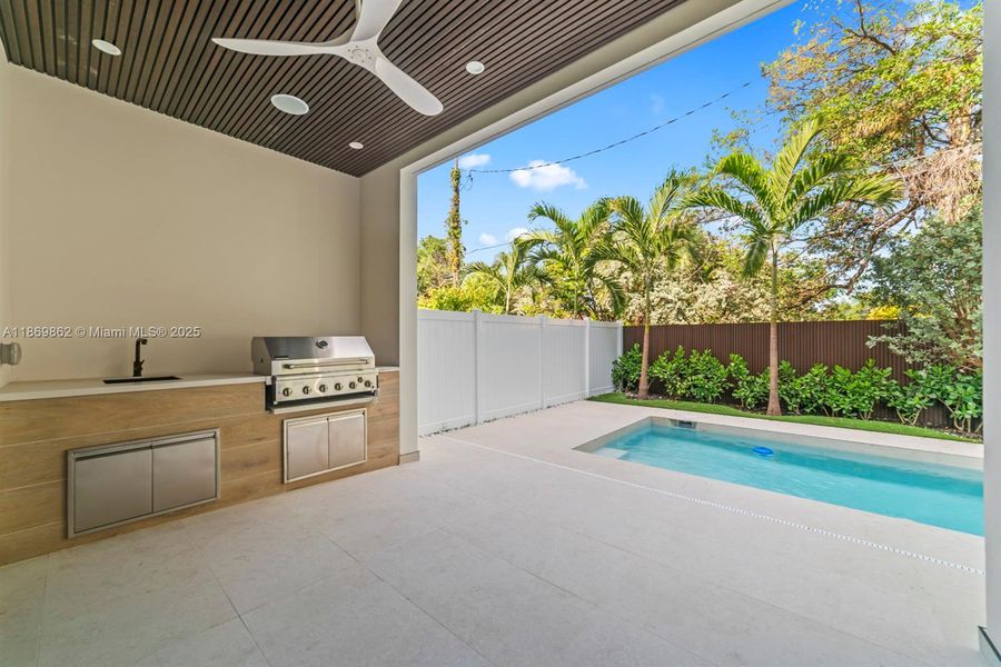 Furnished interior view inside a new home in , Fort Lauderdale (Image 9).