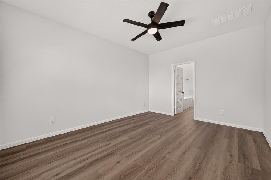 Spacious, unfurnished interior of a new home in Bammel Oaks, Houston (Image 18).