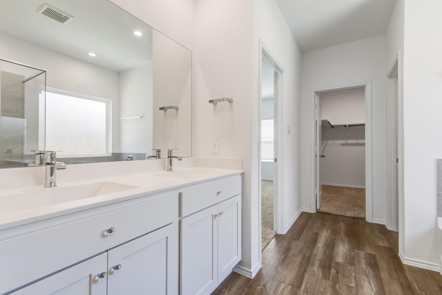 Furnished interior view inside a new home in River Ranch Meadows, Dayton (Image 16).