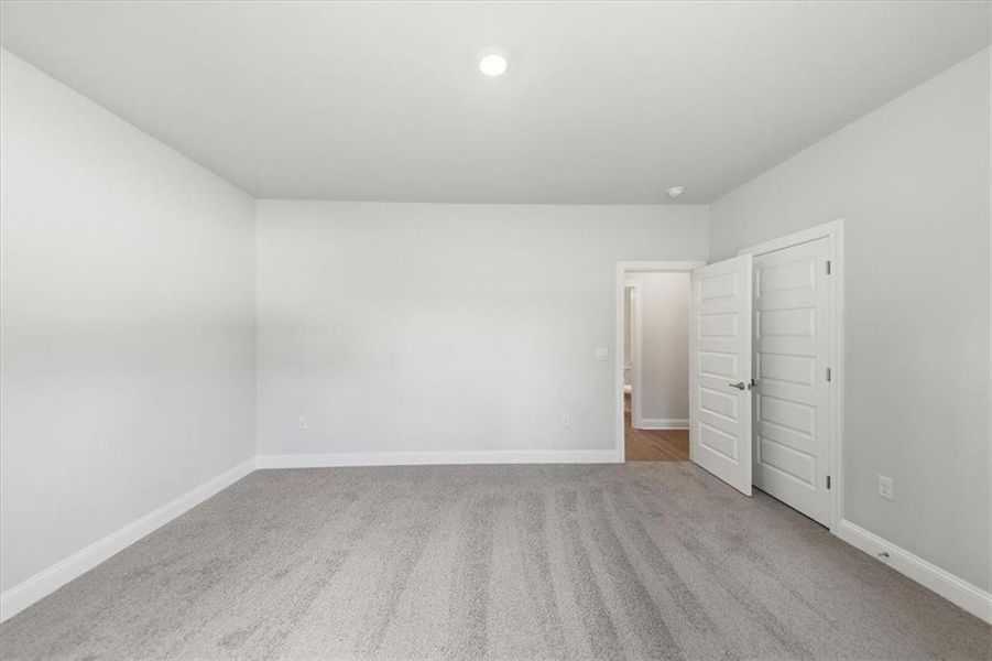 Spacious, unfurnished interior of a new home in Tuscany Hills, Douglasville (Image 28).