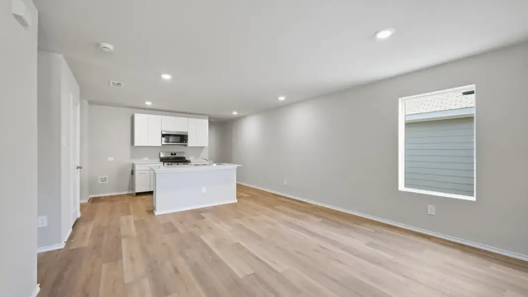 Spacious, unfurnished interior of a new home in The Canyons, Keene (Image 14).
