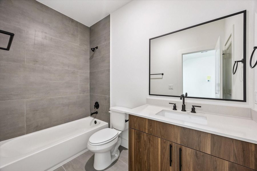 Furnished interior view inside a new home in Thornton Oaks, Houston (Image 6).