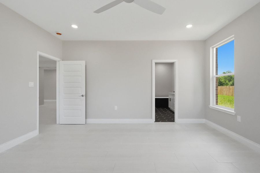 Spacious, unfurnished interior of a new home in , Conroe (Image 28). Spacious, unfurnished interior of a new home in , Conroe (Image 28).