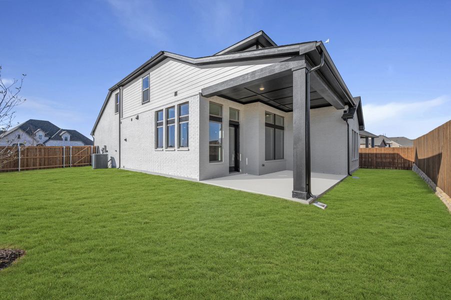 Exterior details and patio area of a home in Tavolo Park Cottages, Fort Worth (Image 3).