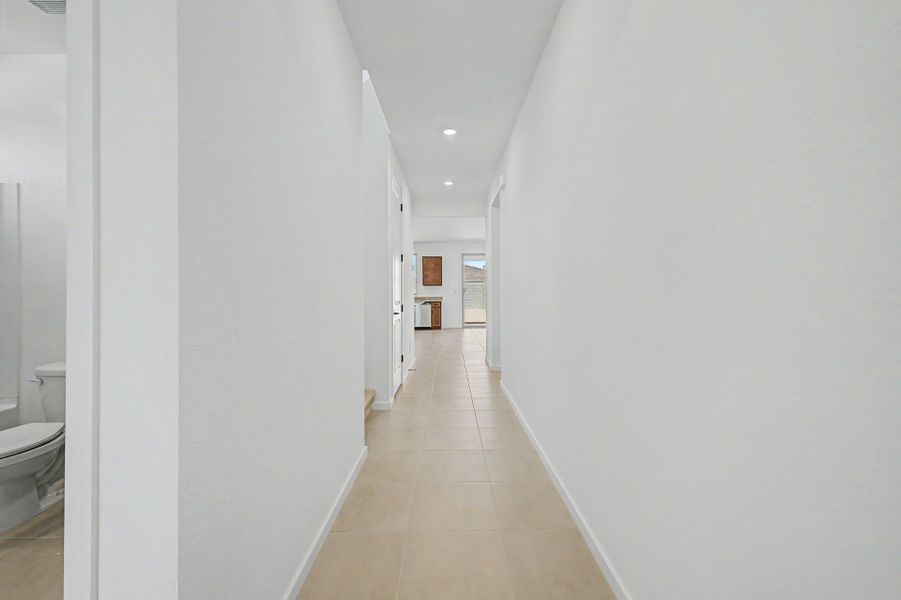 Spacious, unfurnished interior of a new home in Frontera, Surprise (Image 9).