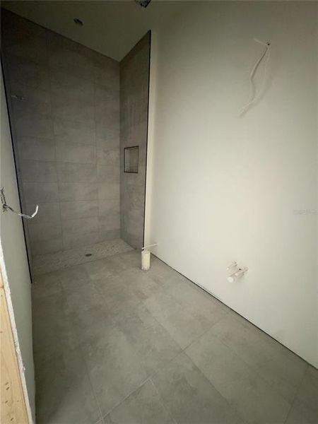 Spacious, unfurnished interior of a new home in , Citrus Springs (Image 24).