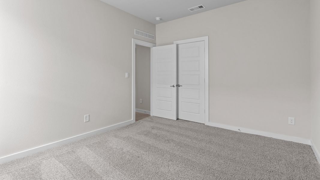 Spacious, unfurnished interior of a new home in Northwest Passage, Midland (Image 16).