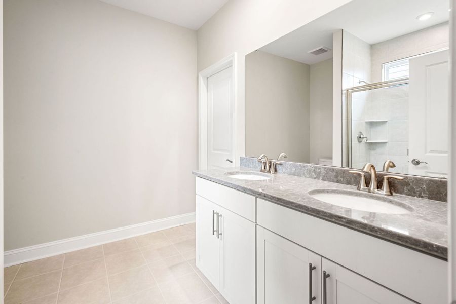 Furnished interior view inside a new home in Salem Bay, Beaufort (Image 13).