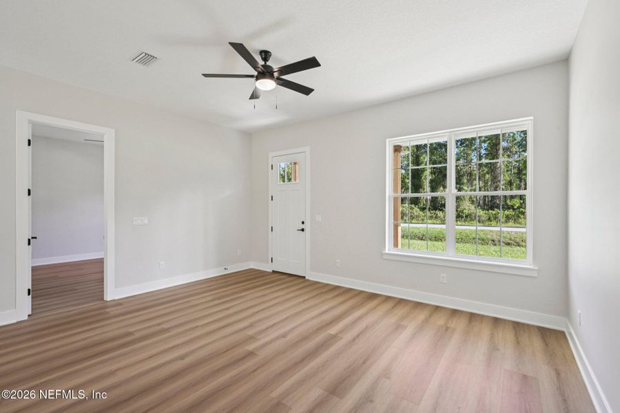 Spacious, unfurnished interior of a new home in , Palatka (Image 13).