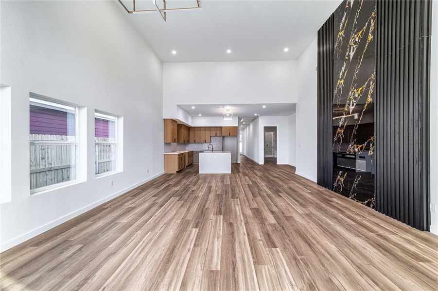 Spacious, unfurnished interior of a new home in , Dallas (Image 18).