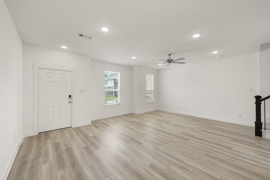 Spacious, unfurnished interior of a new home in Mockingbird Estates Townhomes, Fort Worth (Image 10).