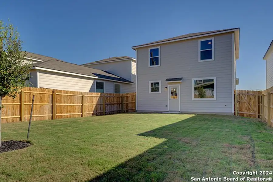 Exterior details and patio area of a home in Blue Ridge Ranch, San Antonio (Image 3).