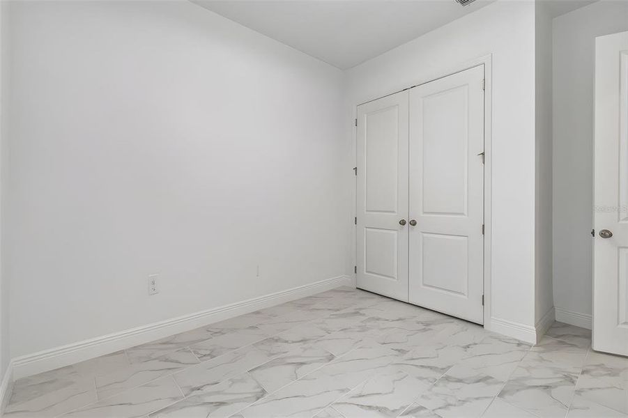 Spacious, unfurnished interior of a new home in , Orlando (Image 27).
