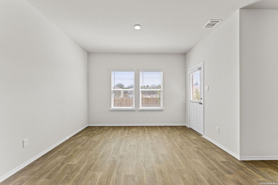 Spacious, unfurnished interior of a new home in Hunters Ranch, San Antonio (Image 21).