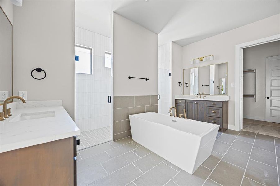 Furnished interior view inside a new home in Waterfall Ranch - 1 Acre Lots, Waxahachie (Image 5). Furnished interior view inside a new home in Waterfall Ranch - 1 Acre Lots, Waxahachie (Image 5).