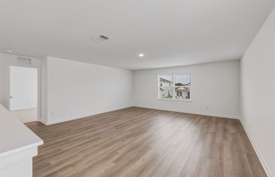 Spacious, unfurnished interior of a new home in Skyview, Belton (Image 17).
