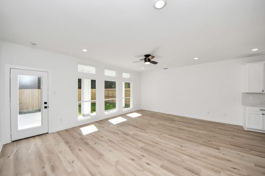 Spacious, unfurnished interior of a new home in , Houston (Image 18).