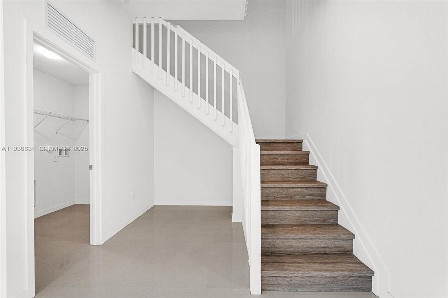 Spacious, unfurnished interior of a new home in , Miami (Image 34).