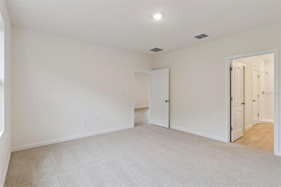 Spacious, unfurnished interior of a new home in , Kissimmee (Image 28).