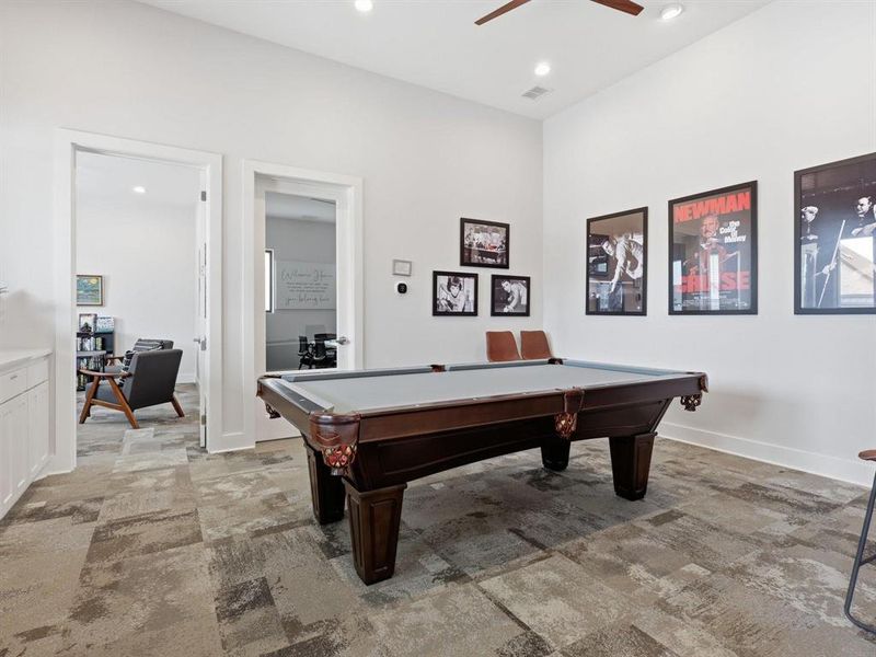 Clubhouse. Clubhouse.