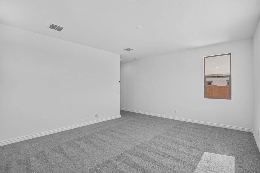 Spacious, unfurnished interior of a new home in Allen Ranches, Litchfield Park (Image 16).