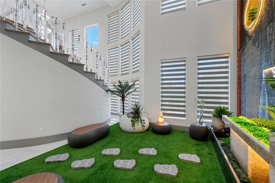 Condo located in Stone Mountain, GA showcasing its design and architecture (Image 5).