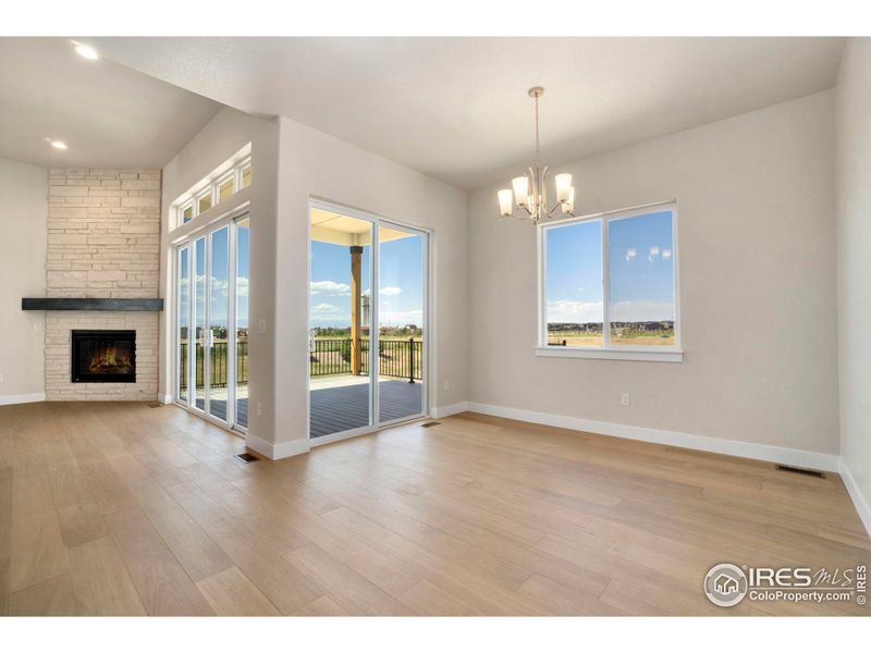 Sliding door from dining area to back deck!