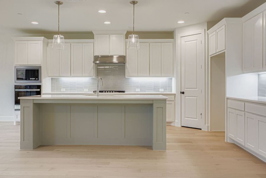 3529 Kings - Kitchen 3529 Kings - Kitchen