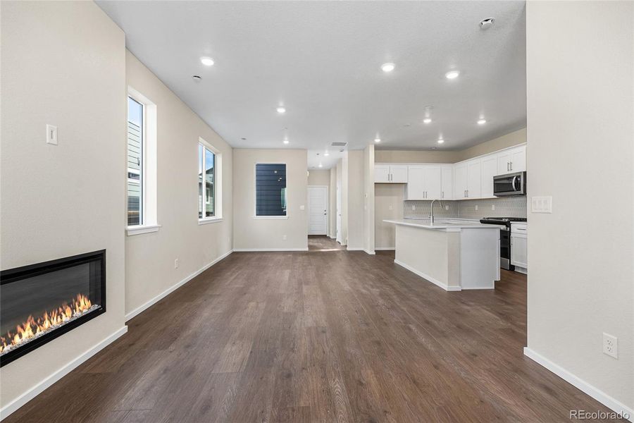 Spacious, unfurnished interior of a new home in Barefoot Village, Firestone (Image 31).