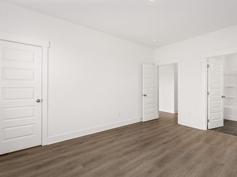 Spacious, unfurnished interior of a new home in Benders Cove, Mount Juliet (Image 34).