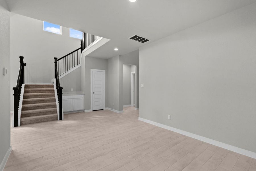 Spacious, unfurnished interior of a new home in Briarwood Crossing, Rosenberg (Image 21).