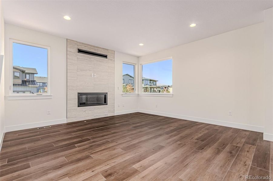 Spacious, unfurnished interior of a new home in West Grange, Longmont (Image 16).