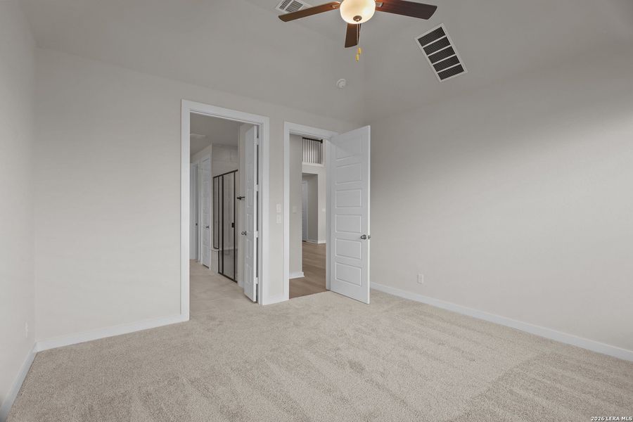 Spacious, unfurnished interior of a new home in Nopal Valley, San Antonio (Image 30).