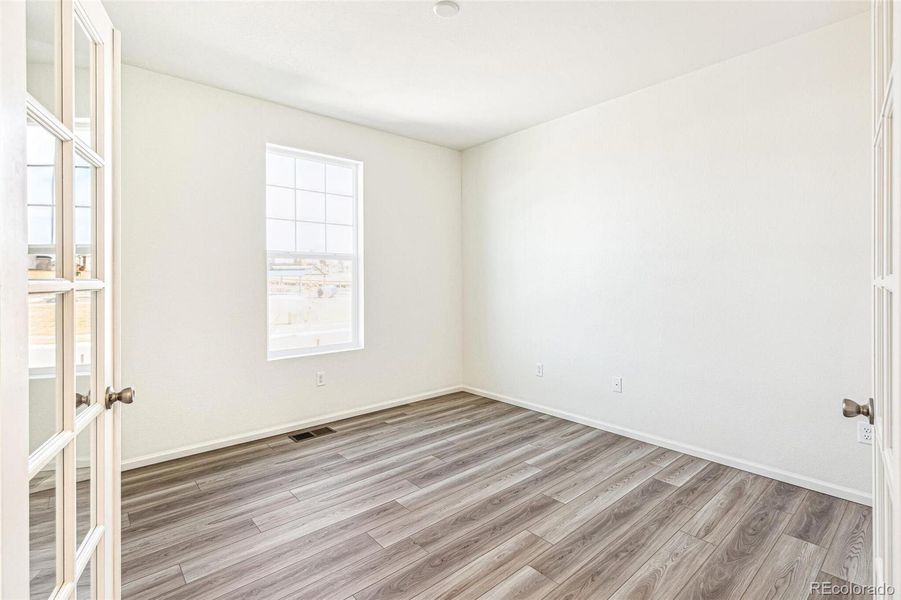 Spacious, unfurnished interior of a new home in Turnberry, Commerce City (Image 15).