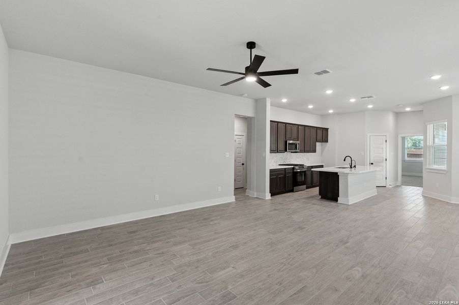 Spacious, unfurnished interior of a new home in Stillwater Ranch, San Antonio (Image 13).