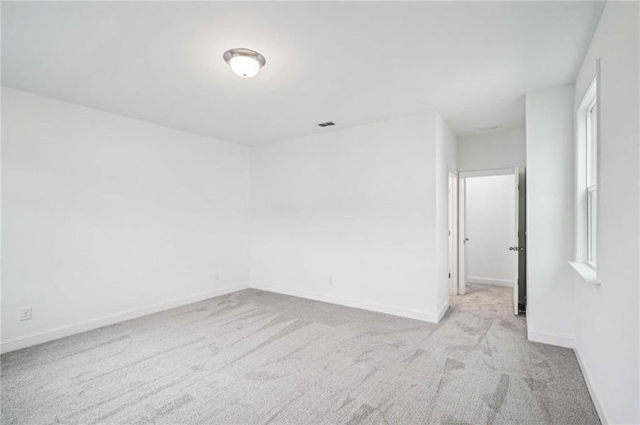 Spacious, unfurnished interior of a new home in East Harbor II at Chestatee, Dawsonville (Image 12).