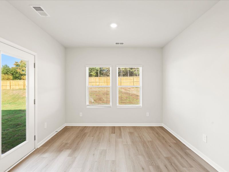 Spacious, unfurnished interior of a new home in Brayfield Manor - Heritage Collection, Wellford (Image 12).