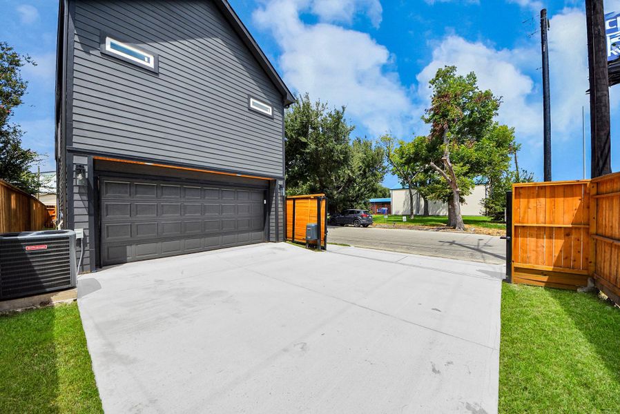 Exterior details and patio area of a home in , Houston (Image 24).