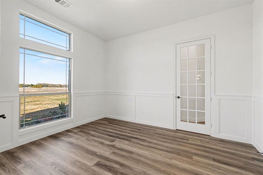 Spacious, unfurnished interior of a new home in Sagebrush Addition, Midlothian (Image 16).