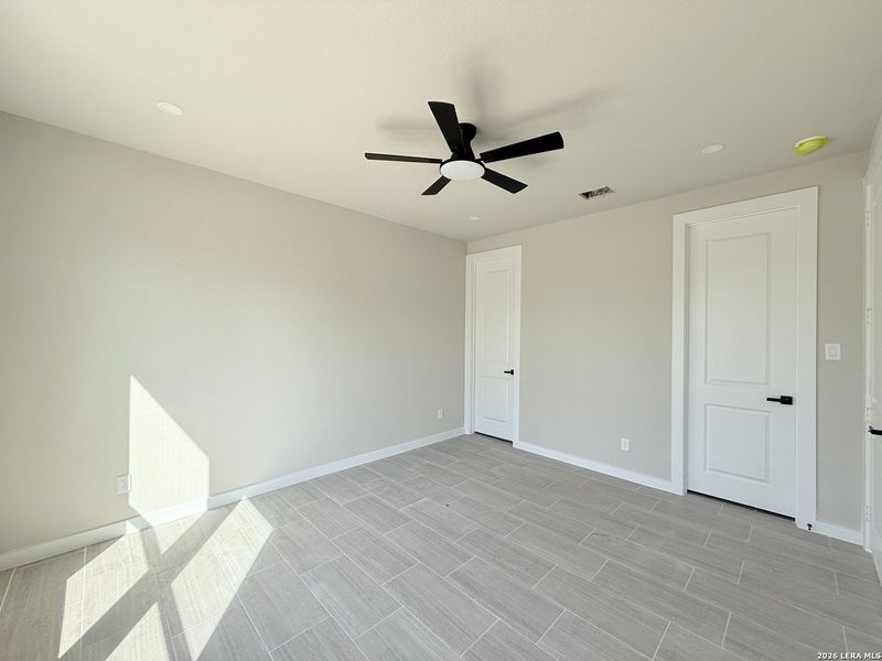 Spacious, unfurnished interior of a new home in , San Antonio (Image 16).