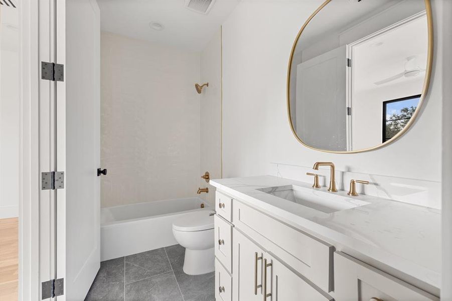 Furnished interior view inside a new home in , Dallas (Image 10).